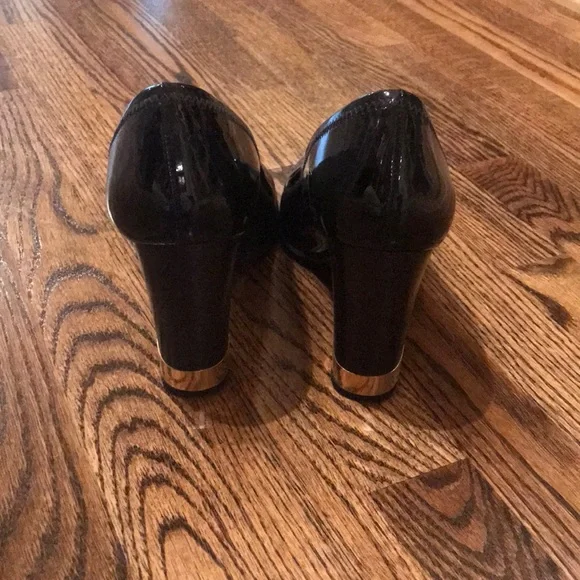 Tory Burch logo Patent leather heels size 8 - Picture 3 of 13
